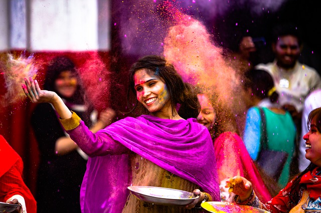 holi-2416686_640